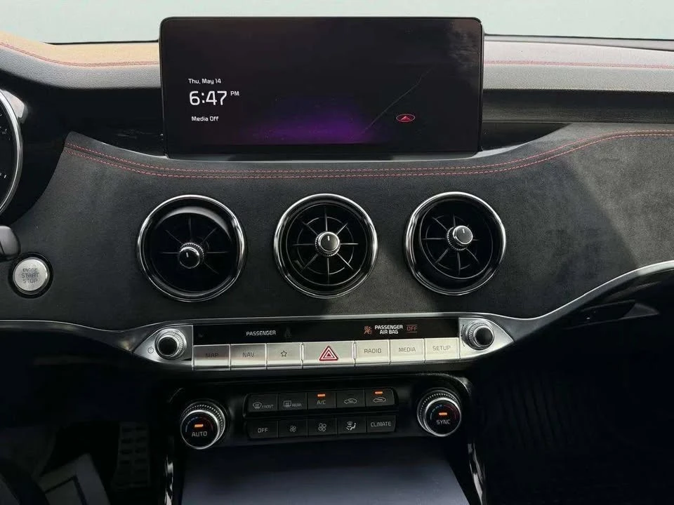2023 Kia Stinger - Image 17 of 20