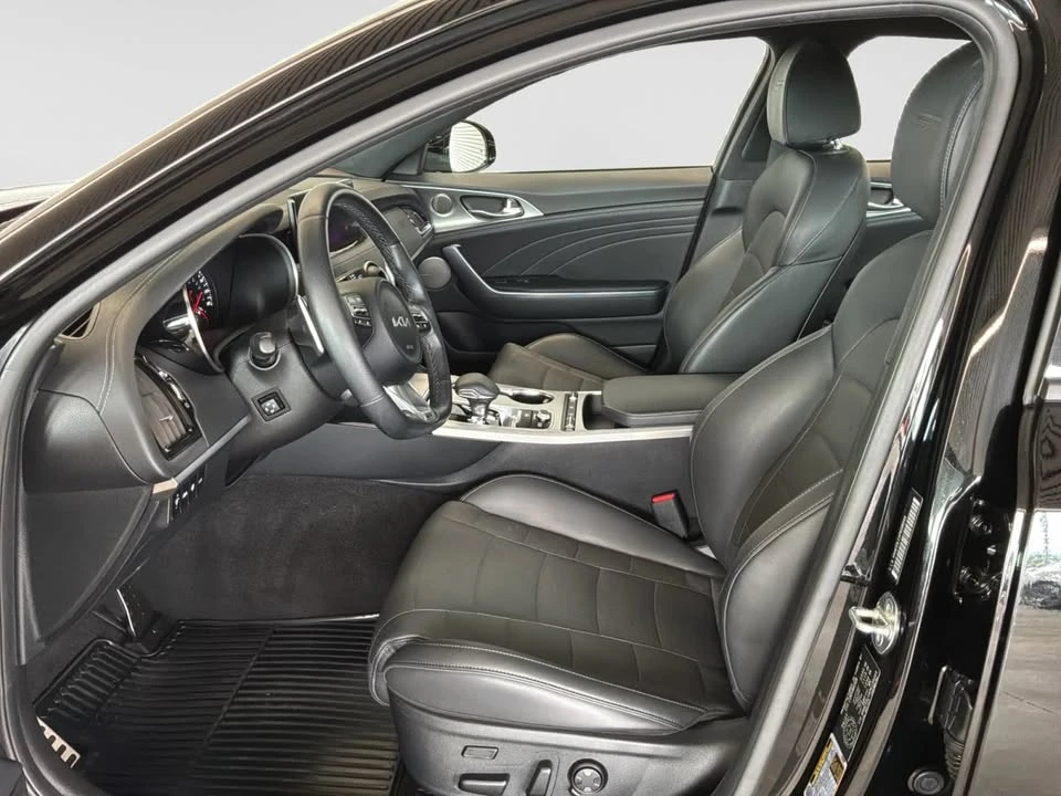 2023 Kia Stinger - Image 10 of 20