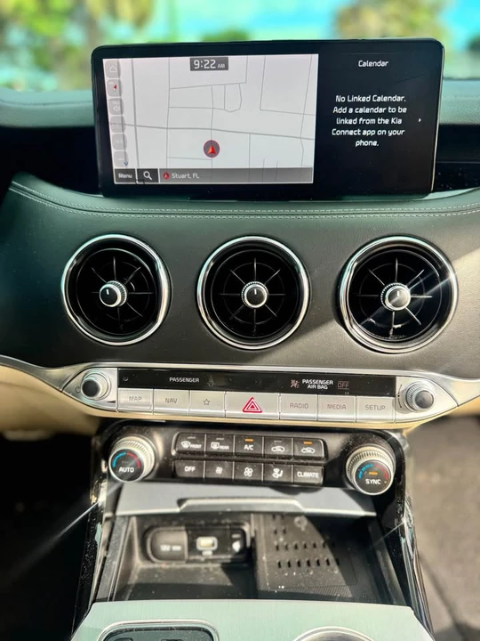 2023 Kia Stinger GT - Image 9 of 15