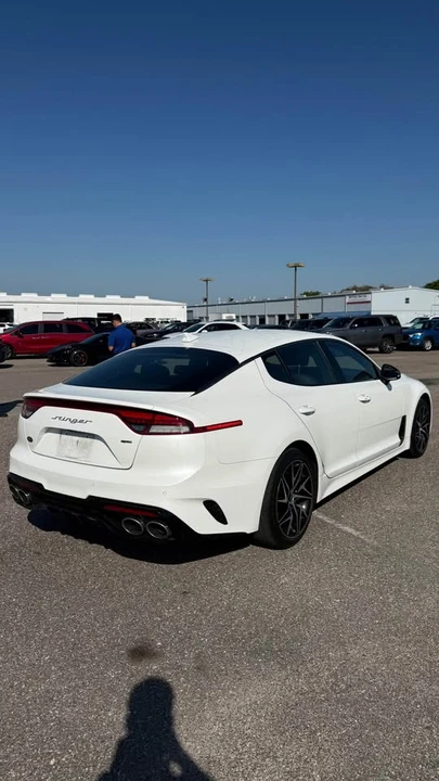 2023 Kia Stinger - Image 3 of 8