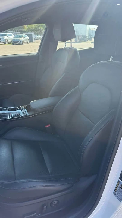 2023 Kia Stinger - Image 7 of 8