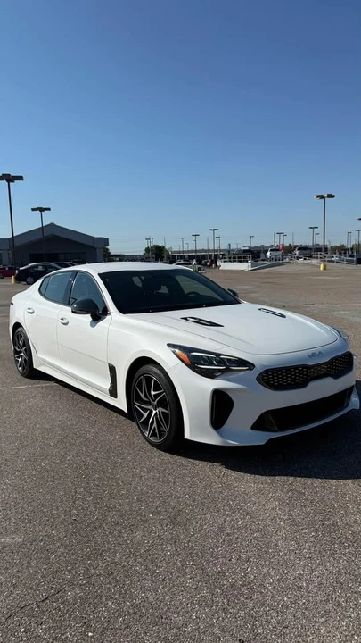2023 Kia Stinger - Image 2 of 8