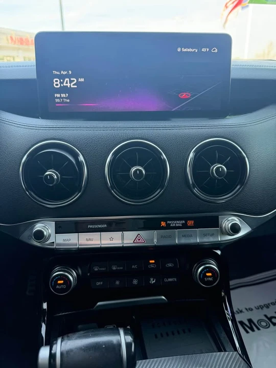 2023 Kia Stinger - Image 10 of 12