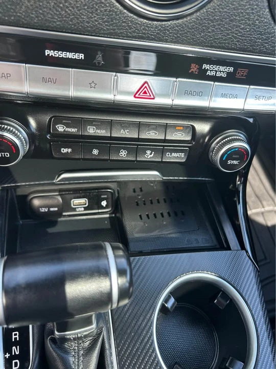 2023 Kia Stinger - Image 10 of 12