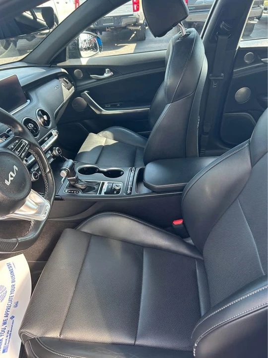 2023 Kia Stinger - Image 8 of 12