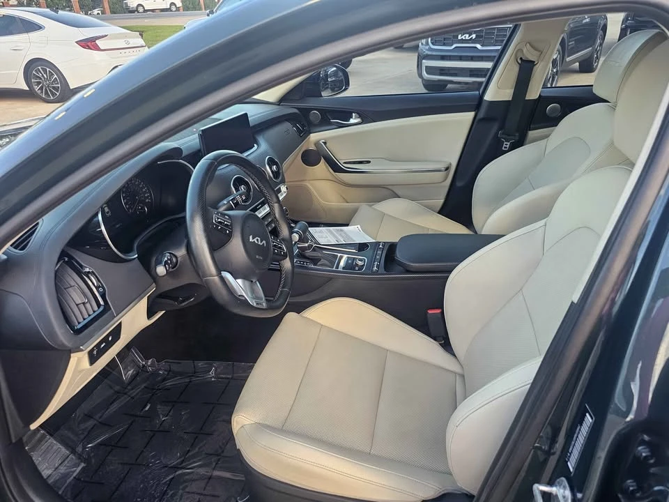 2023 Kia Stinger - Image 13 of 14