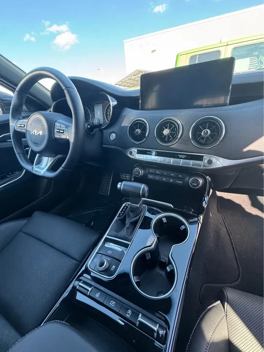 2023 Kia Stinger - Image 9 of 11