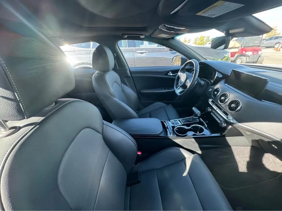 2023 Kia Stinger - Image 8 of 11