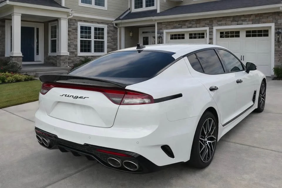 2023 Kia Stinger - Image 2 of 3