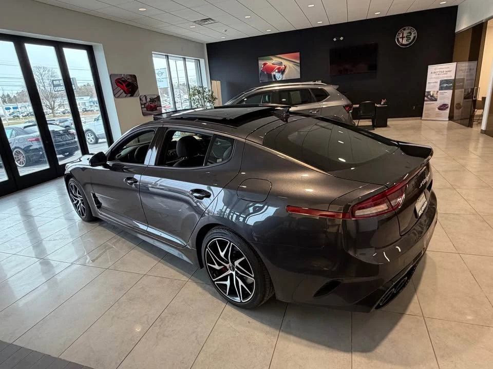 2023 Kia Stinger - Image 2 of 3