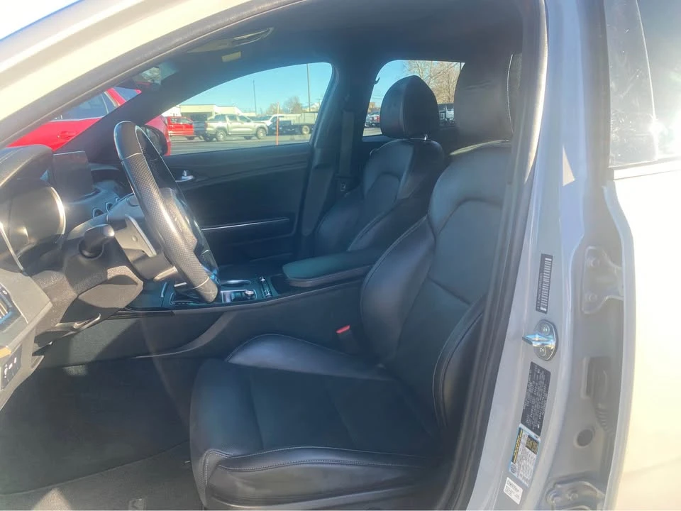 2023 Kia Stinger - Image 2 of 5