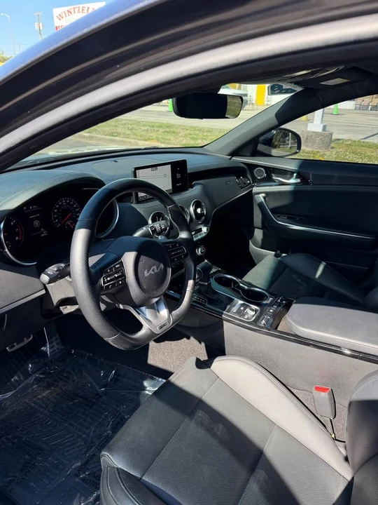 2023 Kia Stinger - Image 6 of 8