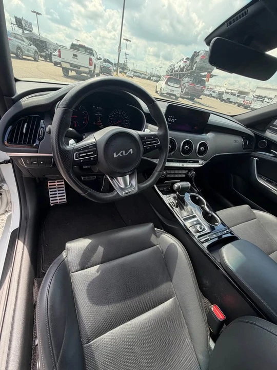 2023 Kia Stinger - Image 9 of 10