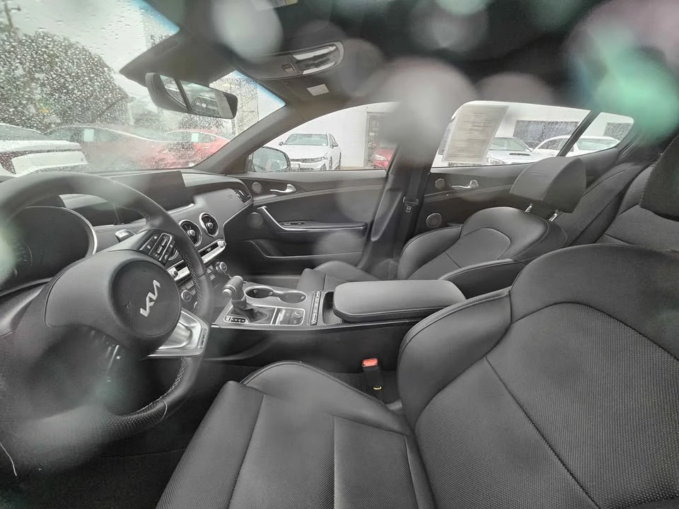 2023 Kia Stinger - Image 12 of 13