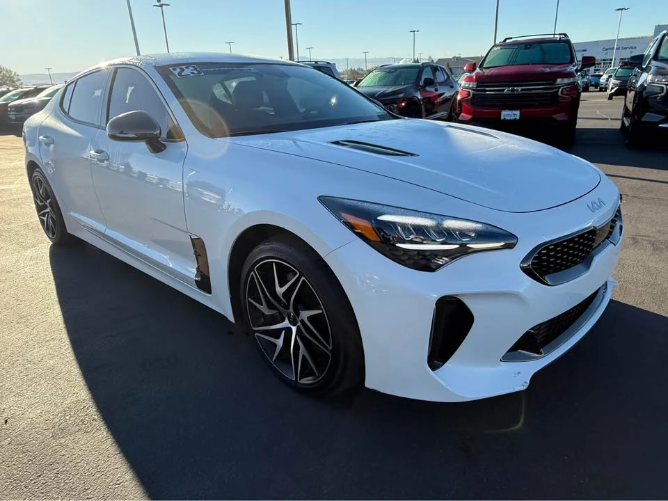 2023 Kia Stinger - Image 2 of 6