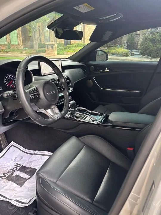 2023 Kia Stinger - Image 11 of 14