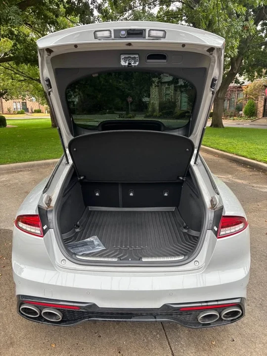2023 Kia Stinger - Image 9 of 14