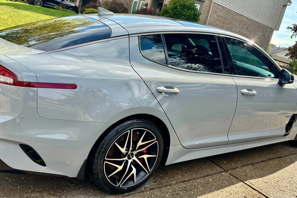 2023 Kia Stinger - Image 2 of 10