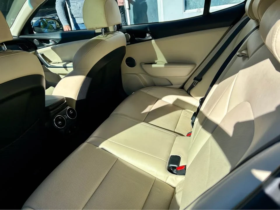 2023 Kia Stinger - Image 5 of 5