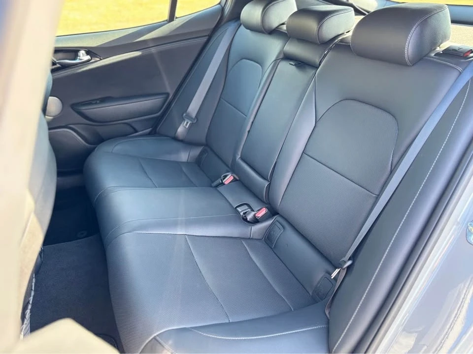 2023 Kia Stinger - Image 8 of 10