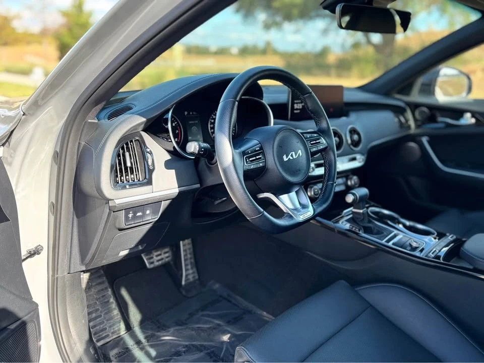 2023 Kia Stinger - Image 6 of 10