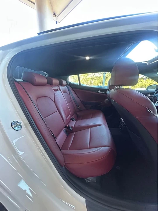 2023 Kia Stinger - Image 10 of 11