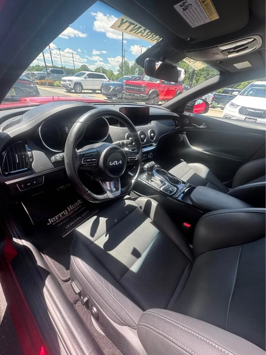 2023 Kia Stinger - Image 2 of 13