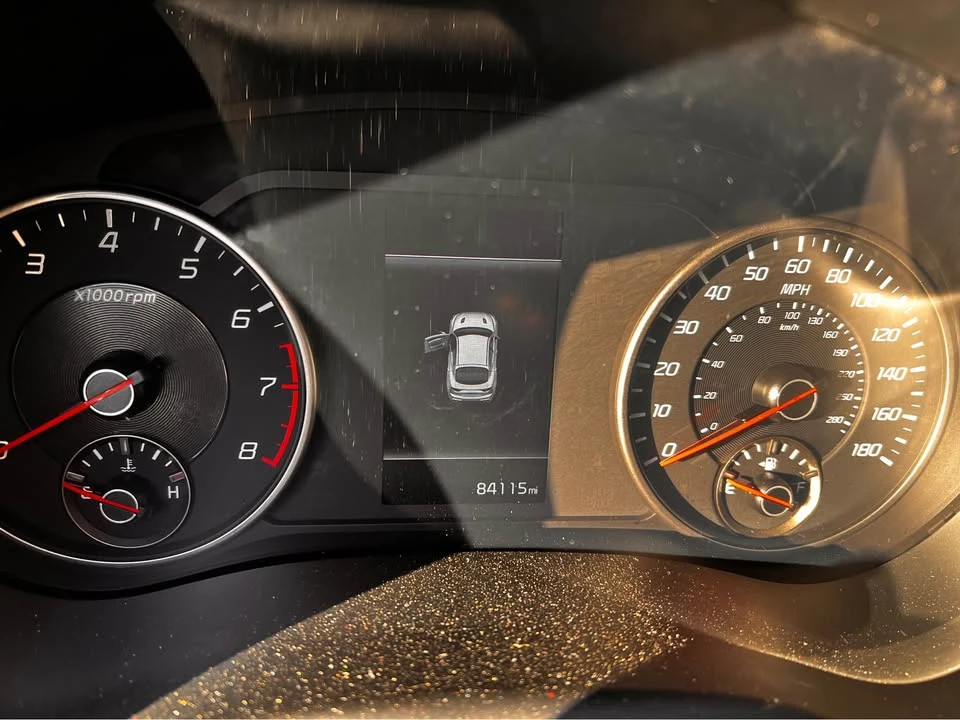 2023 Kia Stinger - Image 7 of 8