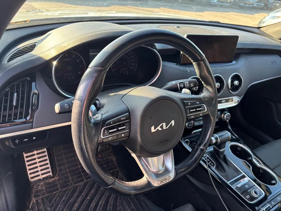 2023 Kia Stinger - Image 4 of 9