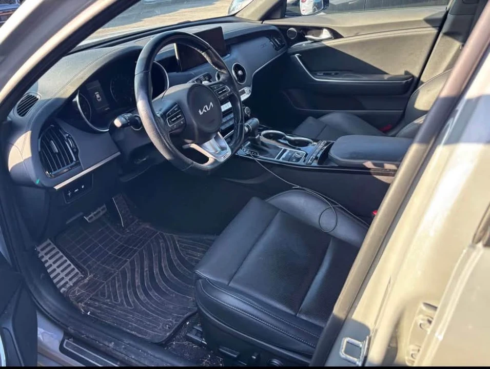 2023 Kia Stinger - Image 3 of 4