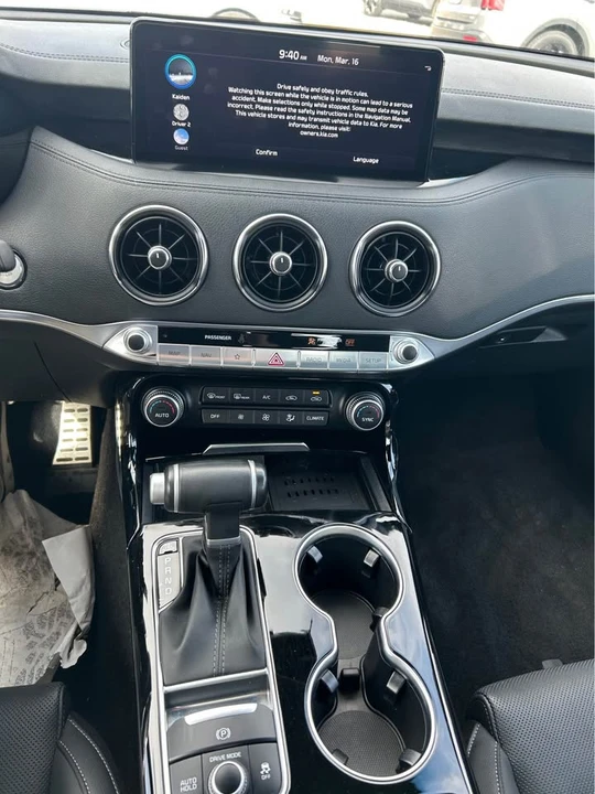 2023 Kia Stinger - Image 6 of 8