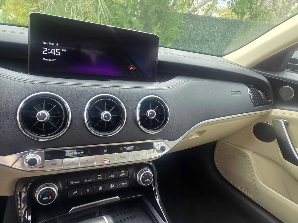 2023 Kia Stinger - Image 11 of 13