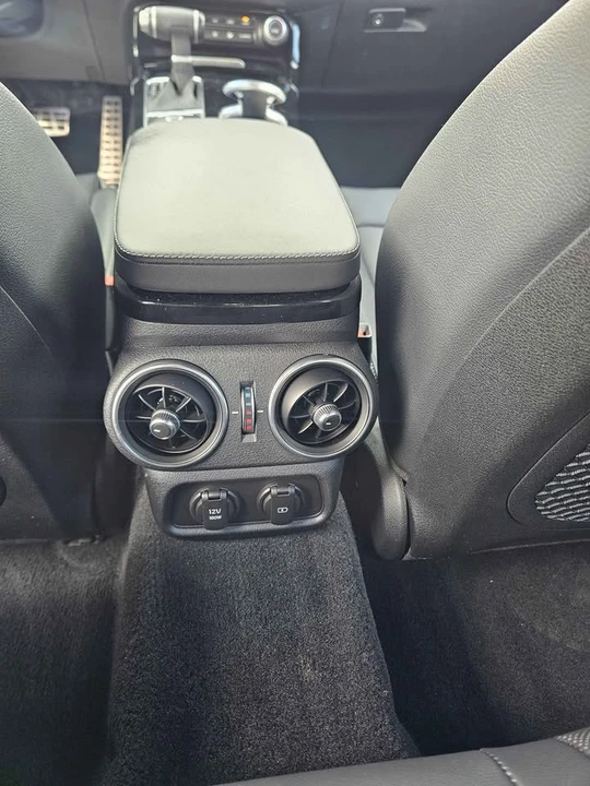 2023 Kia Stinger - Image 10 of 11