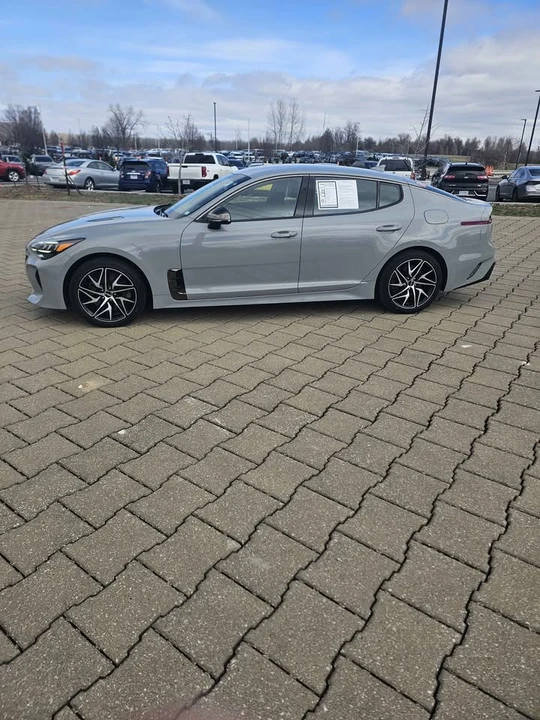 2023 Kia Stinger - Image 2 of 11