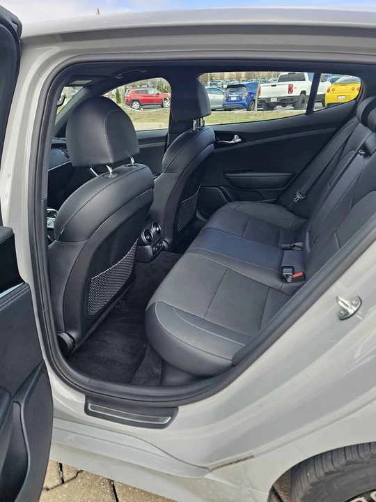 2023 Kia Stinger - Image 7 of 11