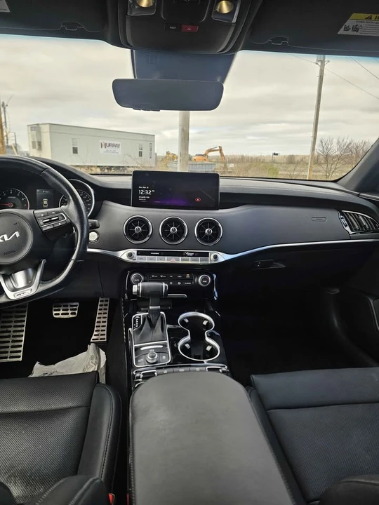 2023 Kia Stinger - Image 9 of 11