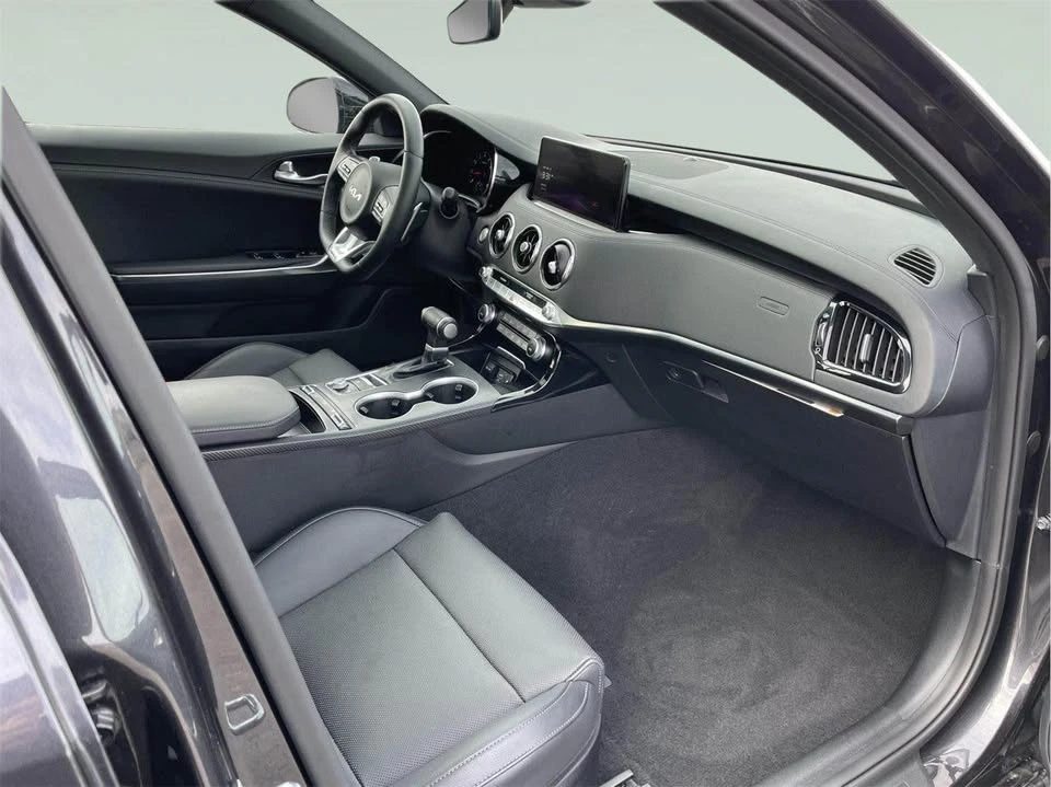 2023 Kia Stinger - Image 16 of 20