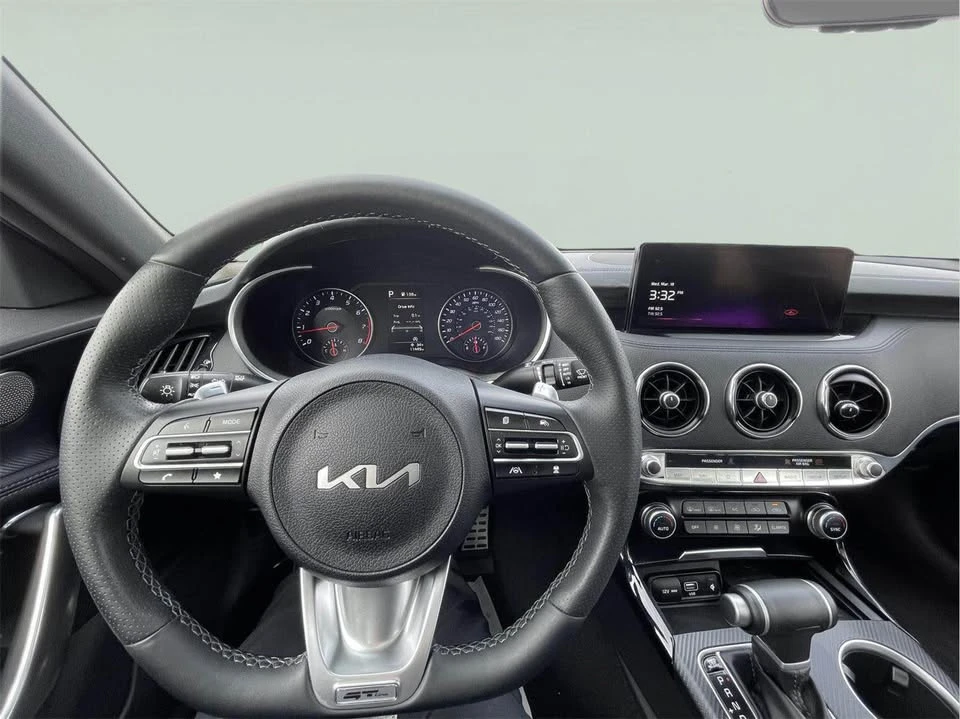 2023 Kia Stinger - Image 17 of 20