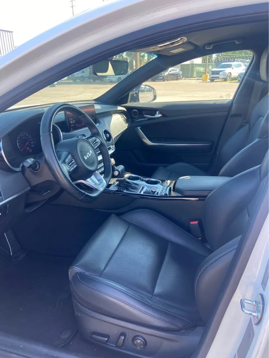 2023 Kia Stinger - Image 9 of 13