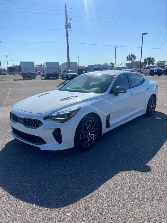 2023 Kia Stinger - Image 2 of 13