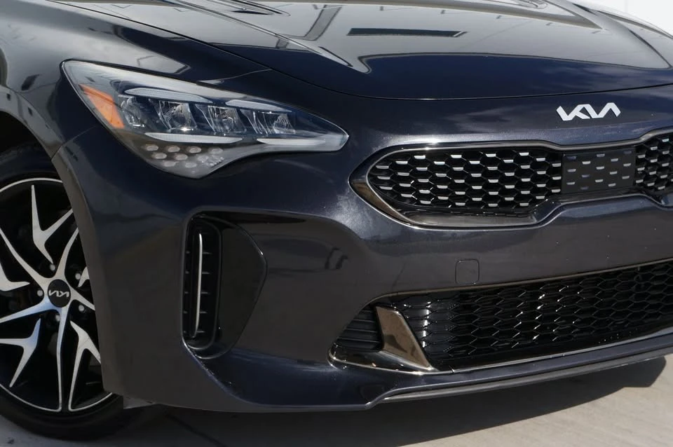 2023 Kia Stinger - Image 14 of 19