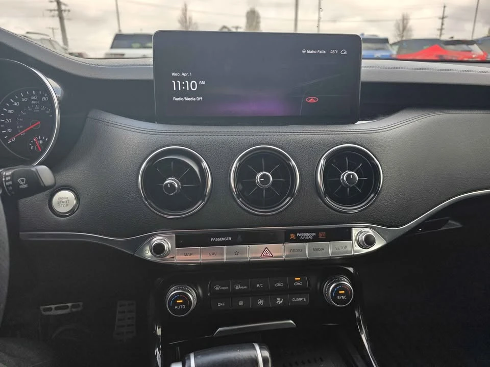 2023 Kia Stinger - Image 10 of 11