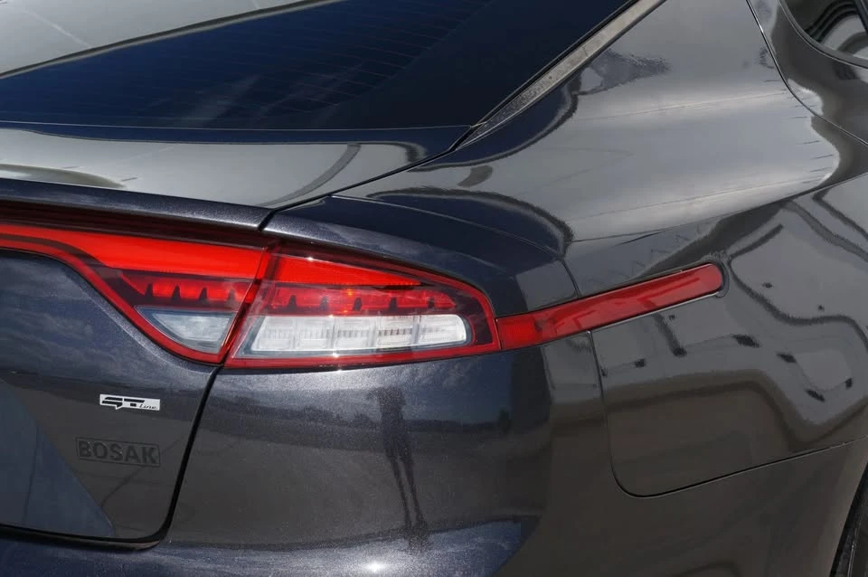 2023 Kia Stinger - Image 18 of 19