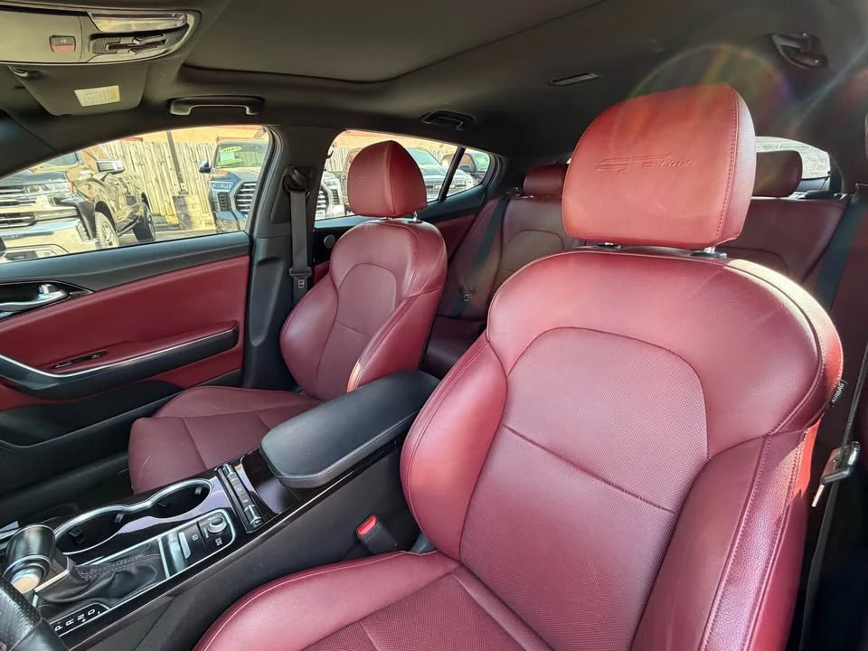 2023 Kia Stinger - Image 2 of 9