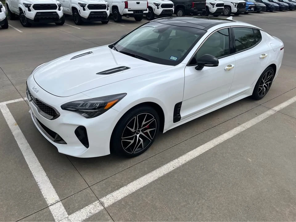 2023 Kia Stinger - Image 4 of 8