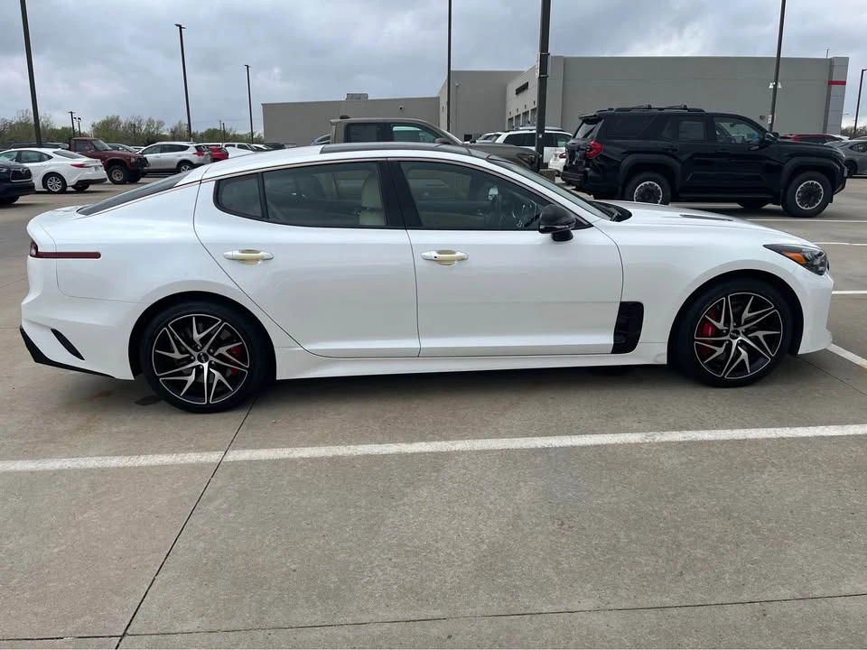 2023 Kia Stinger - Image 3 of 8