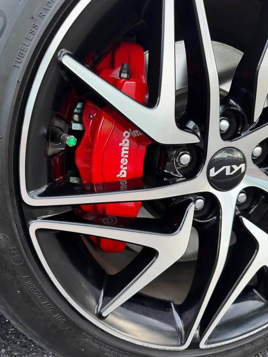 2023 Kia Stinger - Image 10 of 18
