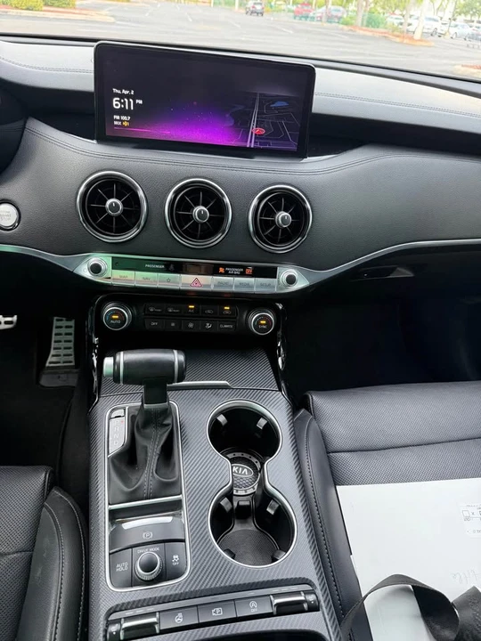 2023 Kia Stinger - Image 15 of 18