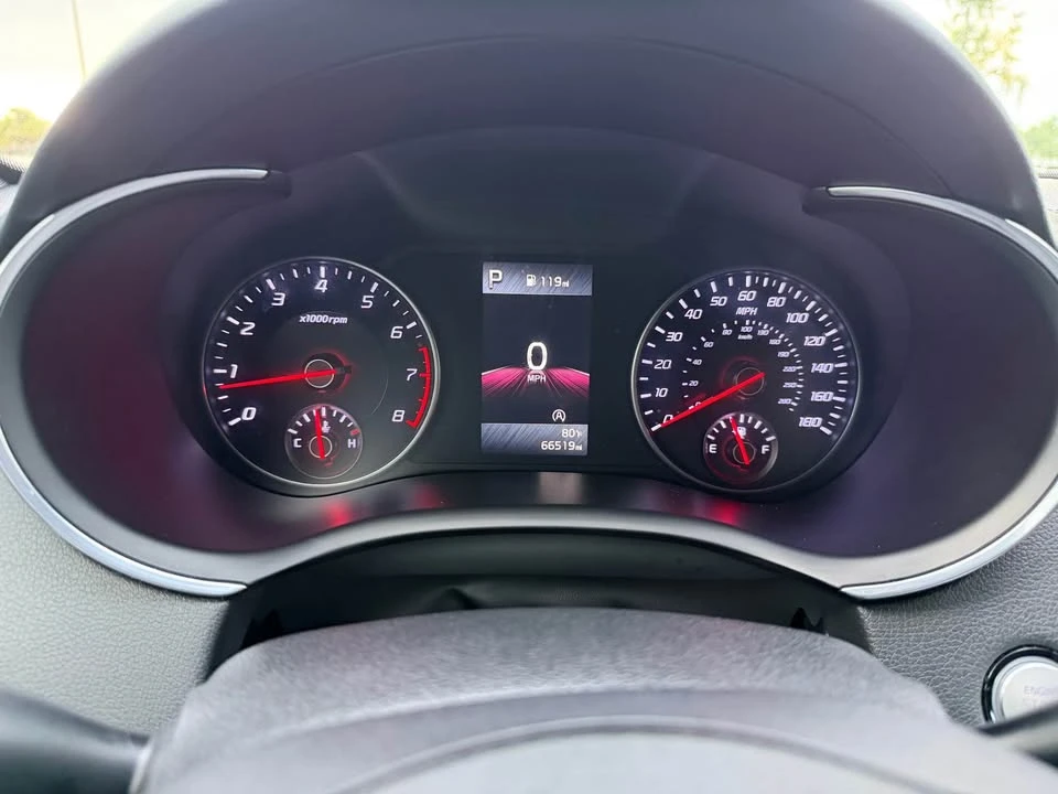 2023 Kia Stinger - Image 14 of 18