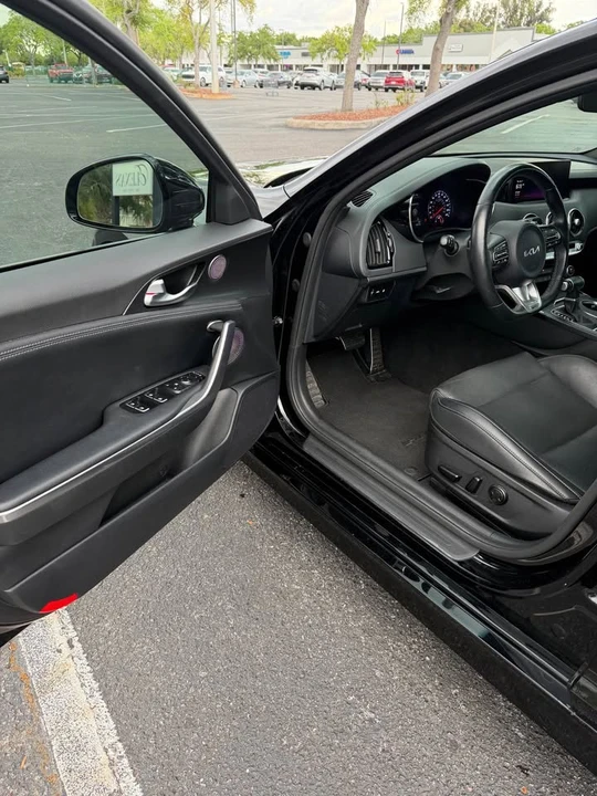 2023 Kia Stinger - Image 12 of 18